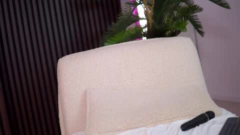 kiara_moreno online show from September 9, 1:33 pm