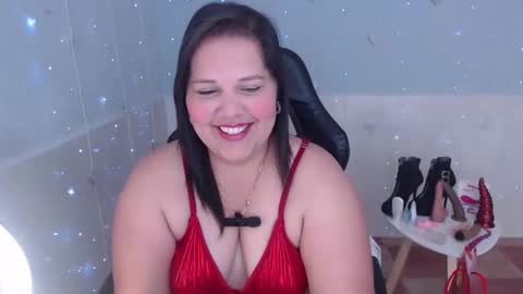 Snapshot of kiara_scottt chatting on February 14, 11:42 am Kiara online show from February 14, 11:42 am