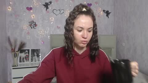 Snapshot of kiaracriegs chatting on March 12, 6:32 pm Kara online show from March 12, 6:32 pm