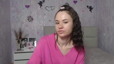 Snapshot of kiaracriegs chatting on March 3, 4:03 am Kara online show from March 3, 4:03 am