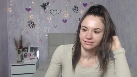 Snapshot of kiaracriegs chatting on February 24, 4:16 am Kara online show from February 24, 4:16 am