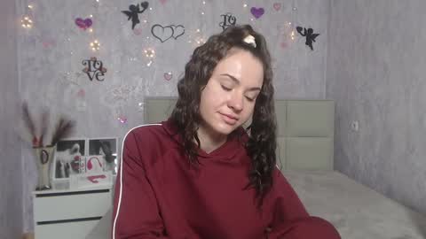 Snapshot of kiaracriegs chatting on March 12, 9:35 pm Kara online show from March 12, 9:35 pm