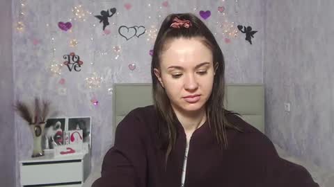 Snapshot of kiaracriegs chatting on February 6, 1:27 am Kara online show from February 6, 1:27 am