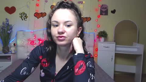 Snapshot of kiaracriegs chatting on February 13, 7:42 pm Kara online show from February 13, 7:42 pm