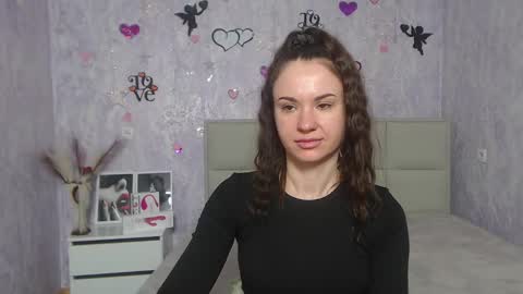 Snapshot of kiaracriegs chatting on February 18, 1:32 am Kara online show from February 18, 1:32 am
