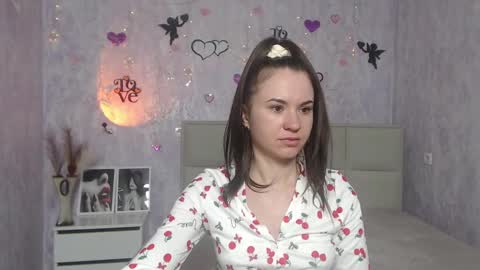 Snapshot of kiaracriegs chatting on March 8, 2:34 am Kara online show from March 8, 2:34 am