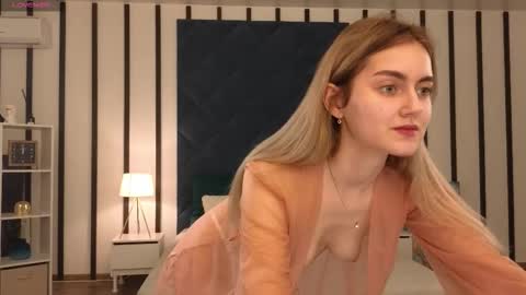 Kiki  dont forget to thumbs up me if you like my show  online show from September 26, 10:01 am