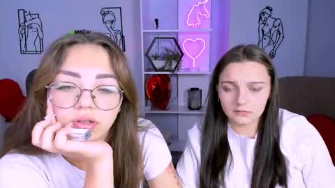 Snapshot of kiki_swan chatting on September 16, 5:43 am kiki_swan online show from September 16, 5:43 am