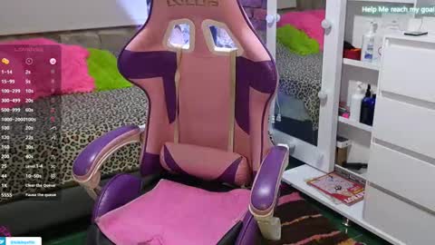 kiki online show from December 15, 8:05 pm