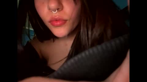 kikilove15 online show from May 2, 11:10 pm