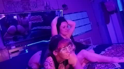 kikilovespartylights online show from February 25, 7:34 am