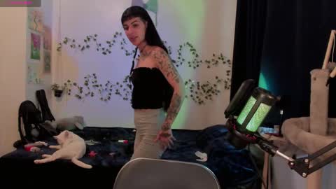 Bella online show from June 4, 8:15 pm