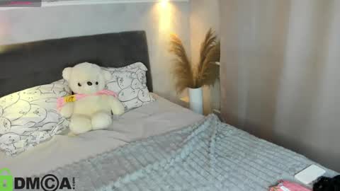 Kim online show from April 15, 9:01 am