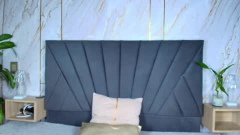 kim  online show from September 27, 9:01 pm