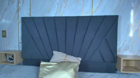 kim  online show from October 6, 9:21 pm