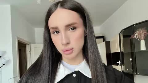 Kim Oberlin online show from February 13, 6:00 pm