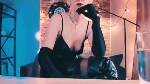 Kim online show from November 19, 3:00 pm