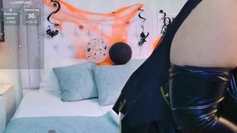 KimBrooks online show from October 31, 11:32 am