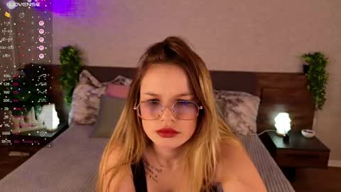 KimEvanss online show from April 18, 11:12 am