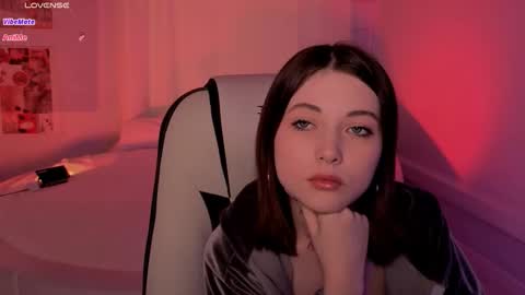  Your Kimmie  follow me  online show from October 18, 8:40 am