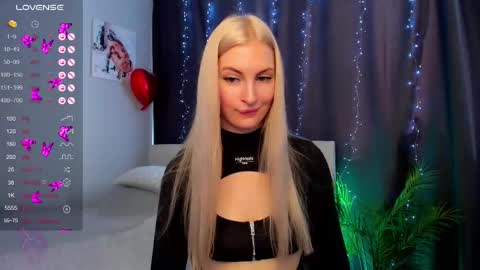 Snapshot of kimmy1_powell chatting on September 21, 5:00 am kimmy1_powell online show from September 21, 5:00 am