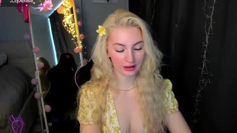 kimmy1_powell online show from April 3, 2:51 am