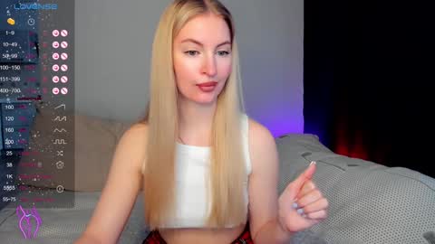 Snapshot of kimmy1_powell chatting on January 27, 3:26 am kimmy1_powell online show from January 27, 3:26 am