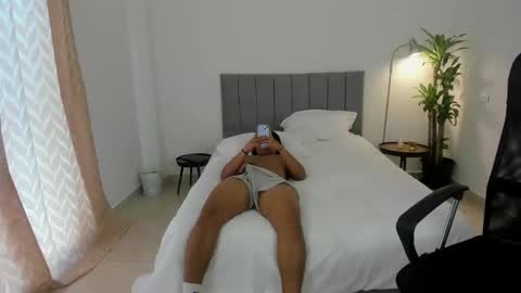 Snapshot of king_master77 chatting on February 19, 2:22 pm king_master77 online show from February 19, 2:22 pm