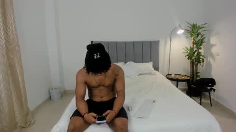 Snapshot of king_master77 chatting on February 21, 11:11 am king_master77 online show from February 21, 11:11 am