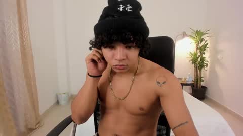 Snapshot of king_master77 chatting on February 20, 11:31 am king_master77 online show from February 20, 11:31 am