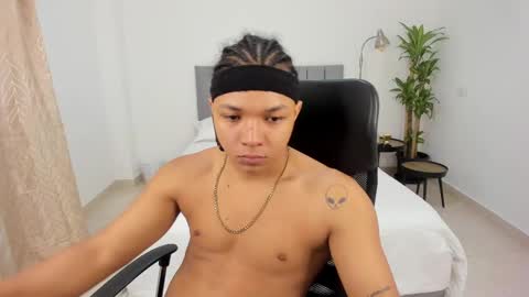 Snapshot of king_master77 chatting on March 5, 11:17 am king_master77 online show from March 5, 11:17 am