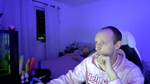 kinglicorne online show from January 6, 2:26 am