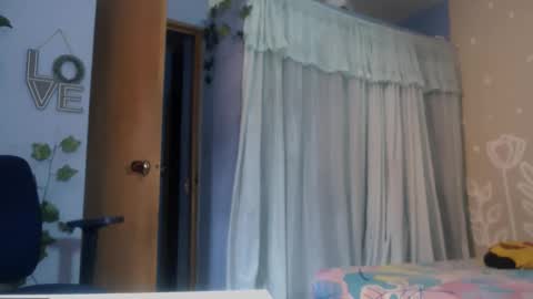 kinky_eli_ online show from April 8, 2:09 pm