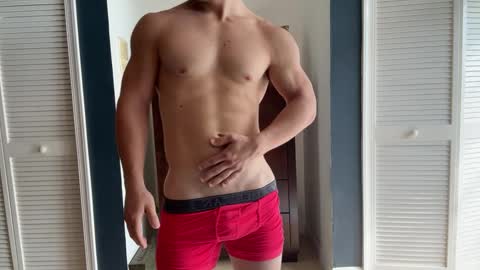 Snapshot of kinkybuffboy chatting on January 8, 4:44 pm kinkybuffboy online show from January 8, 4:44 pm