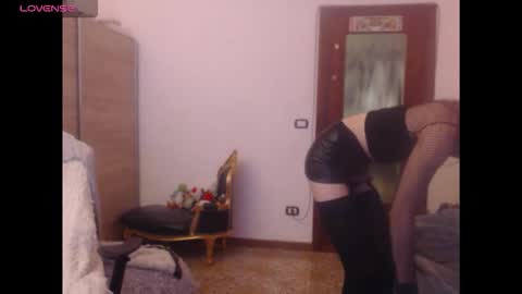 Snapshot of kinkyerikat chatting on October 2, 11:14 pm Anya online show from October 2, 11:14 pm