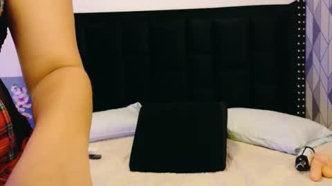 kinkywildmilf online show from October 9, 2:00 pm