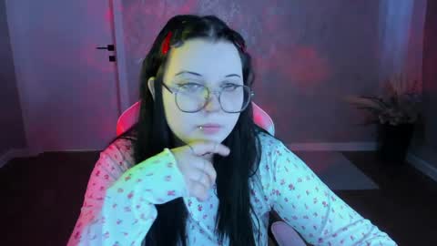 kira online show from April 6, 1:03 am