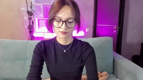 Snapshot of kira_kelly chatting on January 9, 8:24 am Kira GMT2 Mon 3-9 AM Tue 3-9 AM Wed 3-9 AM Sat 3-9 AM Sun 3-9 AM. online show from January 9, 8:24 am