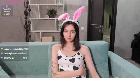 Snapshot of kira_kelly chatting on December 17, 7:28 am Kira GMT2 Mon 3-9 AM Tue 3-9 AM Wed 3-9 AM Sat 3-9 AM Sun 3-9 AM. online show from December 17, 7:28 am