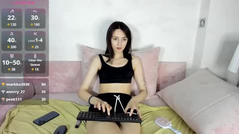 Snapshot of kira_kelly chatting on December 14, 11:50 am Kira GMT2 Mon 3-9 AM Tue 3-9 AM Wed 3-9 AM Sat 3-9 AM Sun 3-9 AM. online show from December 14, 11:50 am
