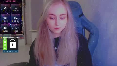 Snapshot of kira_love_sleep chatting on October 12, 3:59 pm you know thumb up me please its important online show from October 12, 3:59 pm