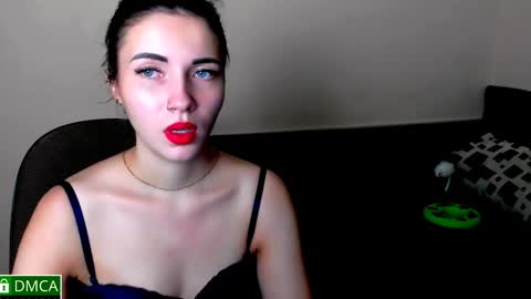 Snapshot of kira_moon_1 chatting on December 6, 1:24 am Kira online show from December 6, 1:24 am