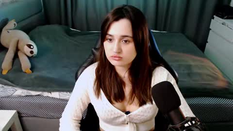Kira  follow me  online show from March 9, 10:30 pm