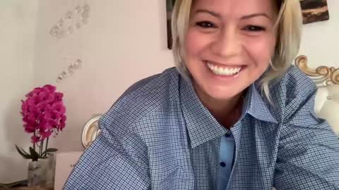 KiraDivine online show from September 25, 1:29 pm