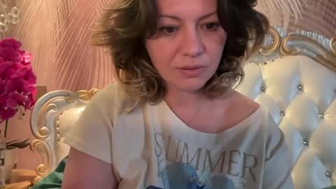 KiraDivine online show from May 9, 1:28 pm