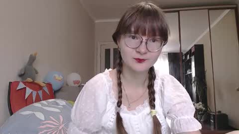 Snapshot of kiragoldens chatting on September 22, 6:28 am KiraGoldens online show from September 22, 6:28 am