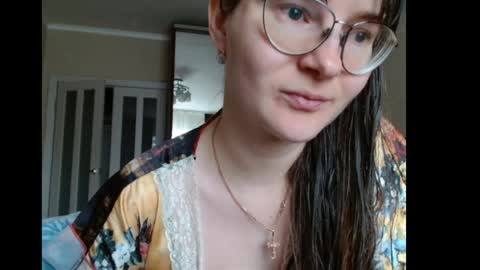 KiraGoldens online show from May 14, 9:07 am