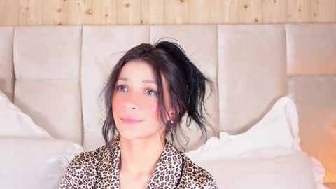 kira online show from December 11, 4:52 pm