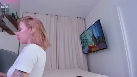 Snapshot of kiralotus chatting on January 22, 5:26 am little vampire online show from January 22, 5:26 am