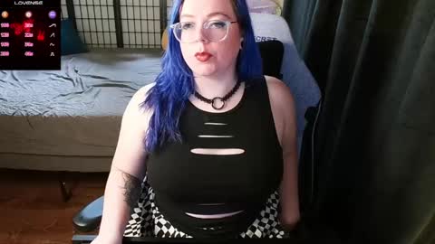 KiraSpitQueen online show from January 17, 5:21 am